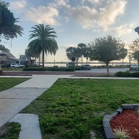 Retreat Overlooking Lake Dora!